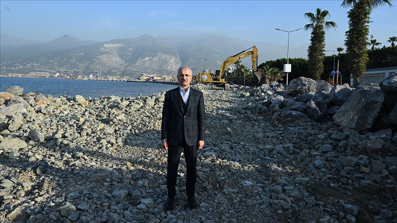 Ulaştırma ve Altyapı Bakanı Uraloğlu, Bakanlığının deprem bölgesindeki çalışmalarını değerlendirdi