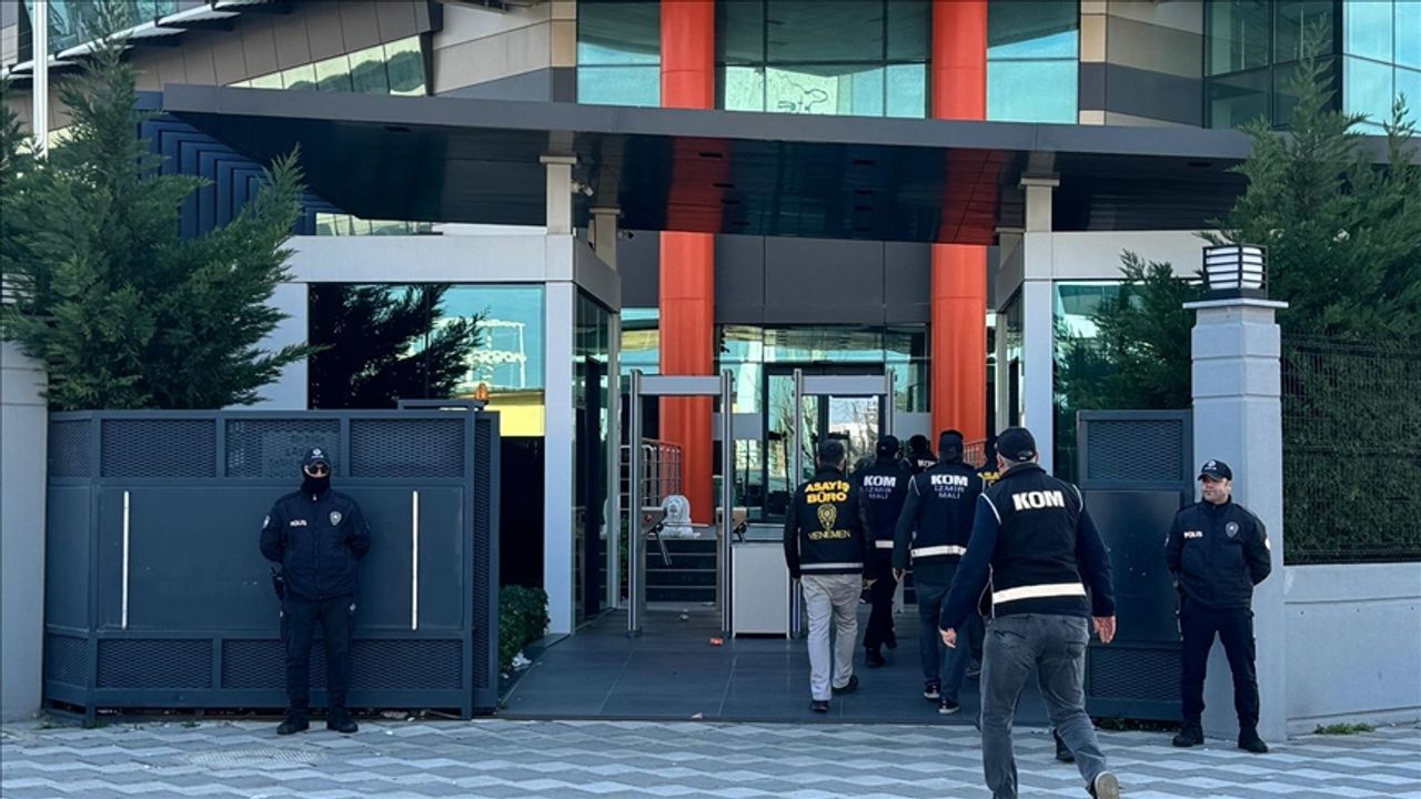İzmir'de nitelikli dolandırıcılık iddiasıyla 20 zanlı yakalandı
