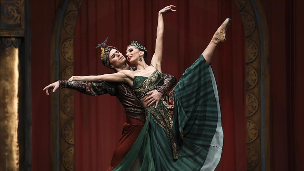 Klasik balenin başyapıtlarından "La Bayadere" Ankara'da prömiyer yaptı