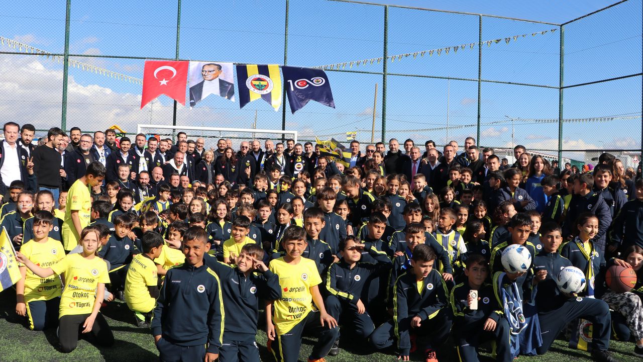 Fenerbahçe Kulübü Başkanı Koç, Kahramanmaraş'ta ziyaretlerde bulundu