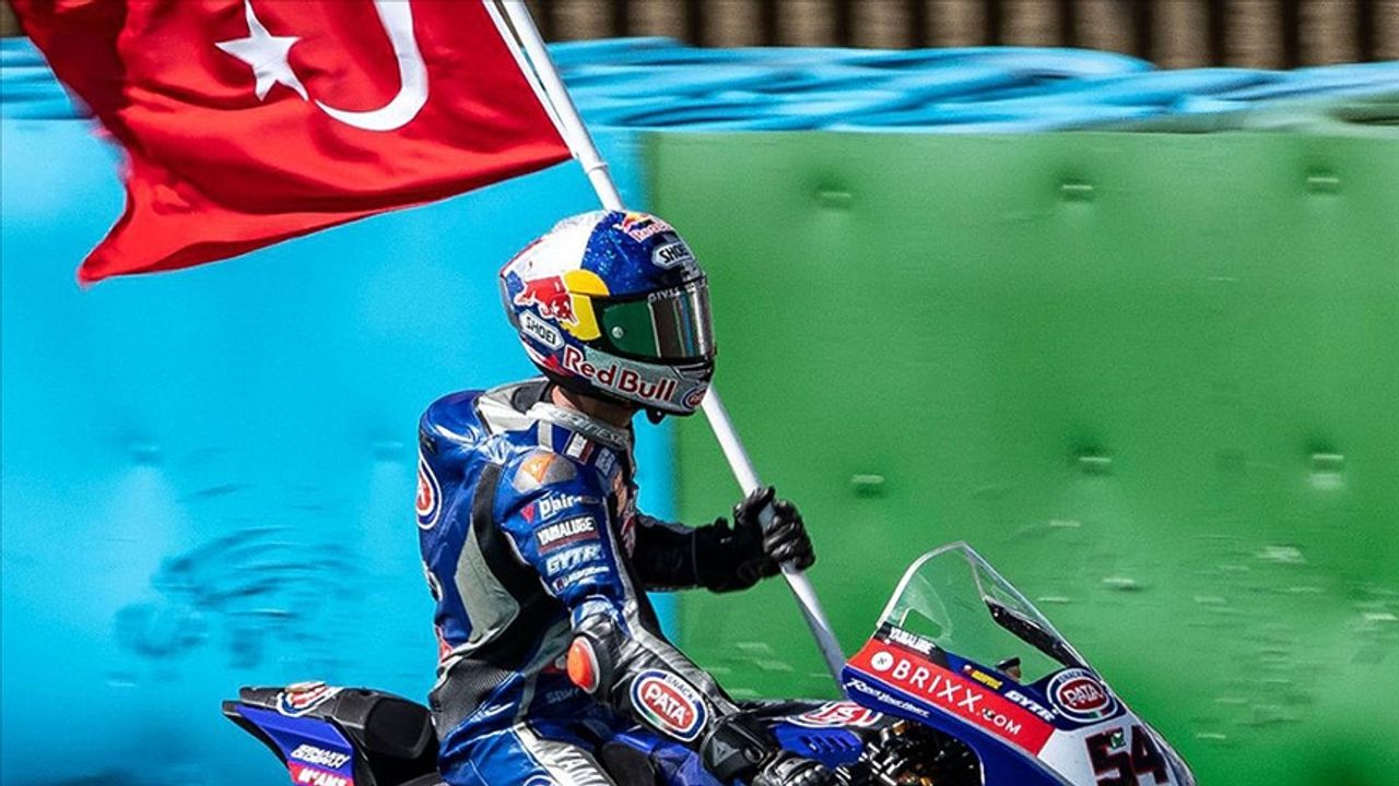 Milli motosikletçi Toprak Razgatlıoğlu, İspanya'daki ikinci yarışı üçüncü bitirdi