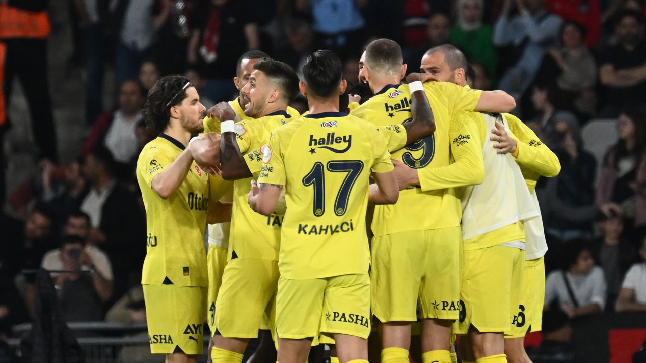 Fenerbahçe deplasmanda Karagümrük'ü 2-1 mağlup etti