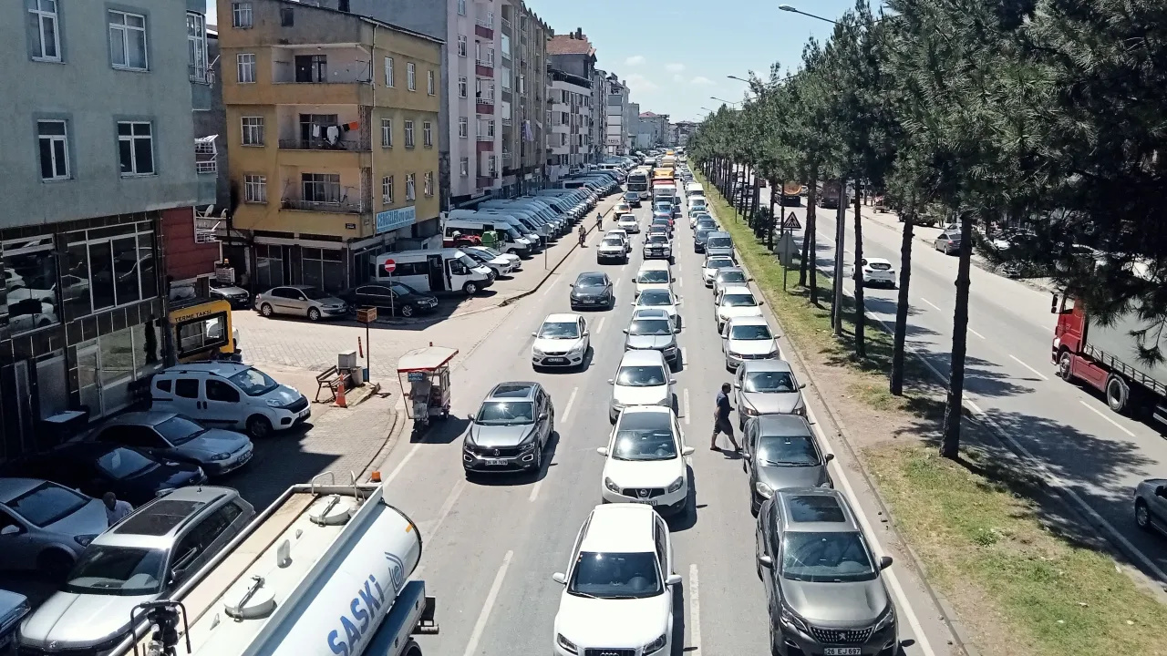 Samsun-Ordu kara yolundaki trafikte bayram yoğunluğu