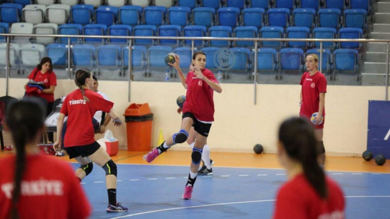 A Milli Kadın Hentbol Takımı, ilk kez Avrupa Şampiyonası'nda
