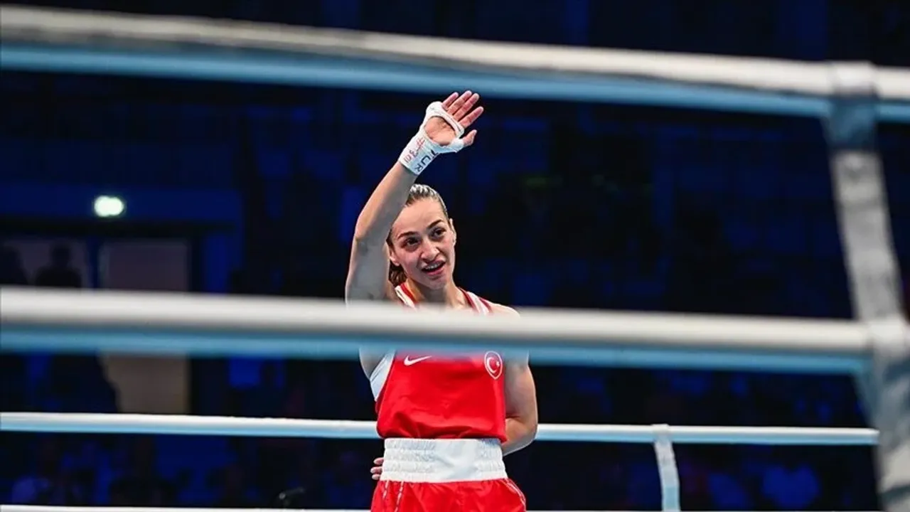 Milli boksör Buse Naz Çakıroğlu üst üste 3. kez Avrupa şampiyonu