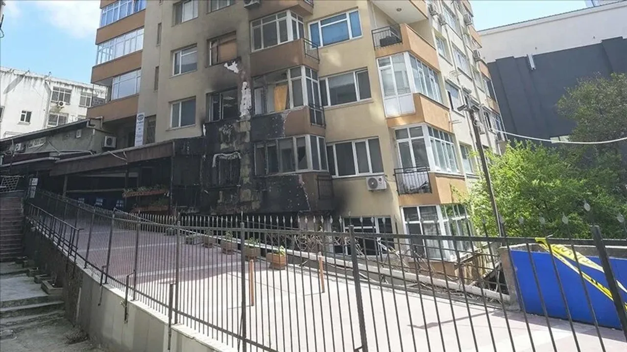 Beşiktaş'ta yanan gece kulübünün bulunduğu binada çalışmalar devam ediyor