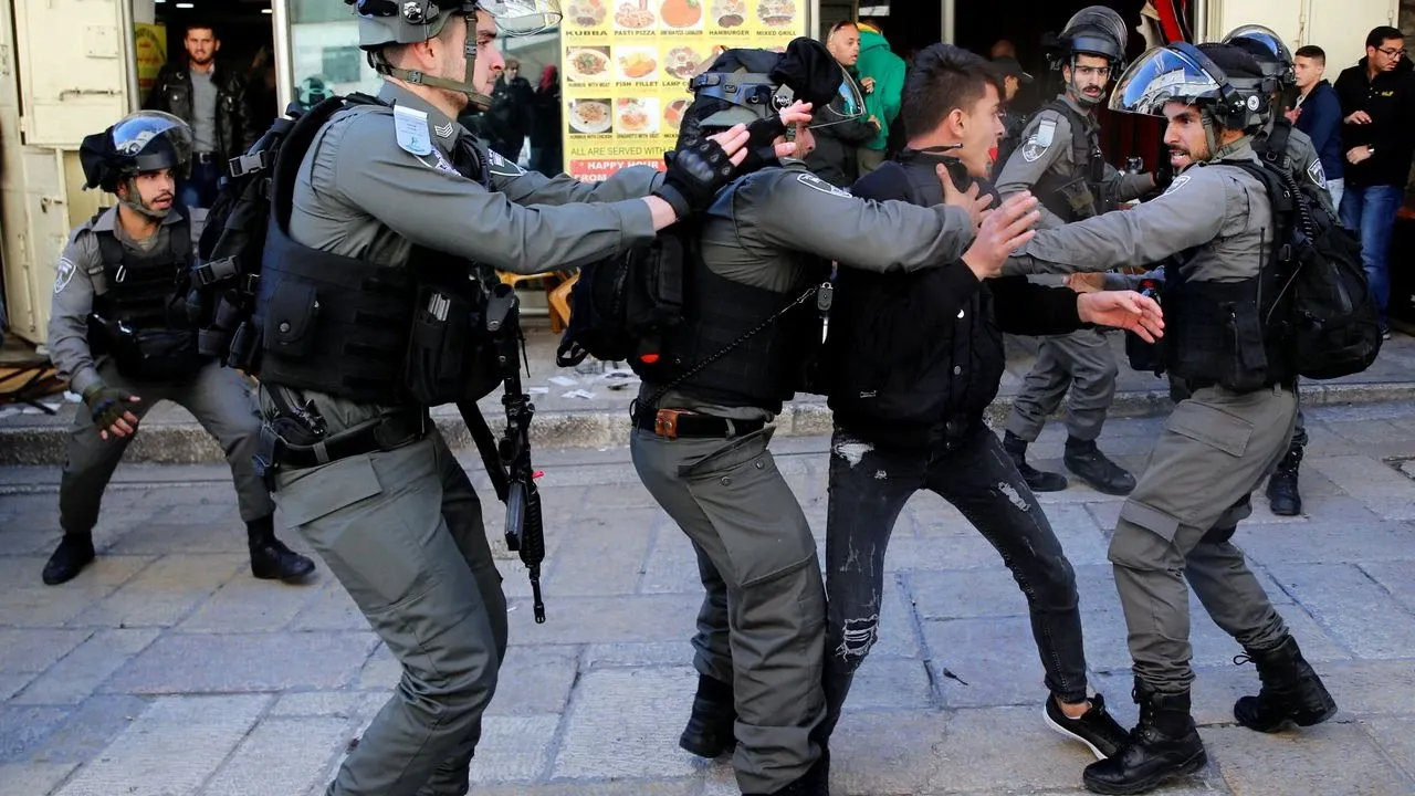İsrail ordusu, Batı Şeria'daki baskınlarda 26 Filistinliyi gözaltına aldı