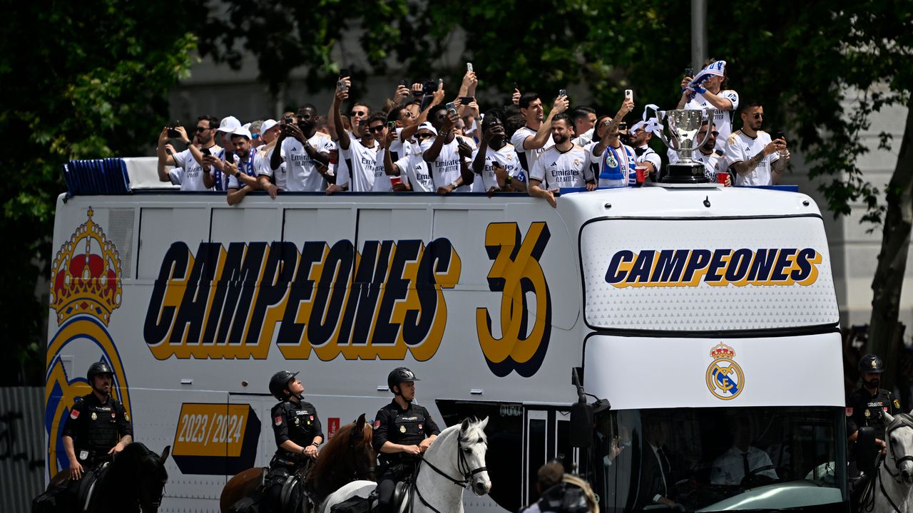 Real Madrid, 36. şampiyonluğunu taraftarlarıyla kutladı
