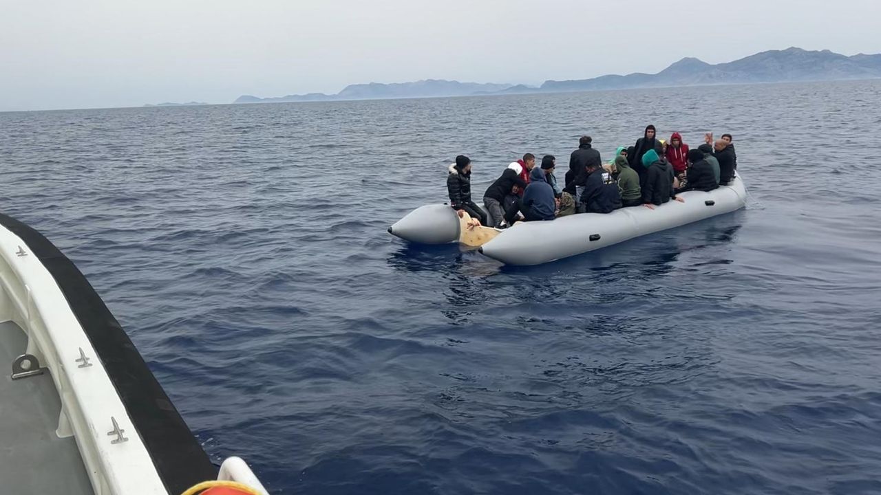 Marmaris açıklarında 35 düzensiz göçmen kurtarıldı