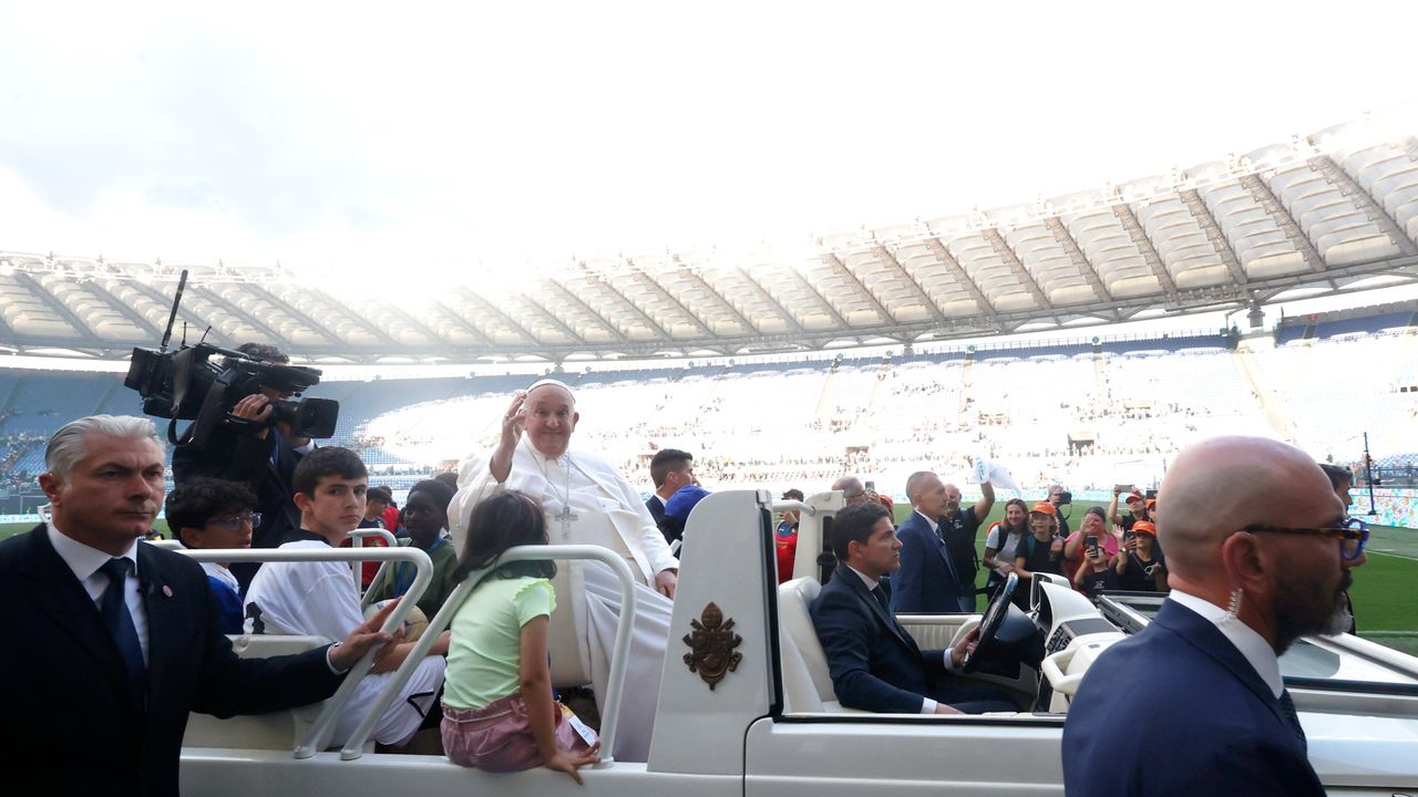 Papa, Dünya Çocuk Günü açılış etkinliğine katıldı