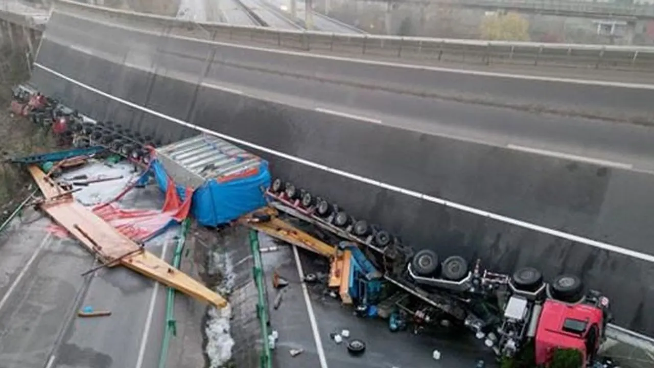 Çin'de otoyolun çökmesi sonucu 19 kişi yaşamını yitirdi