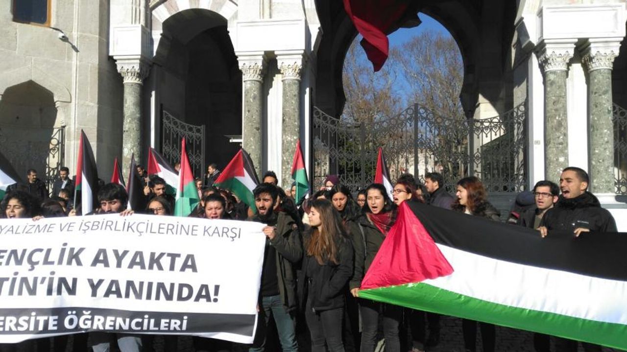 İstanbul'daki üniversite öğrencilerinden Filistin'e destek eylemi