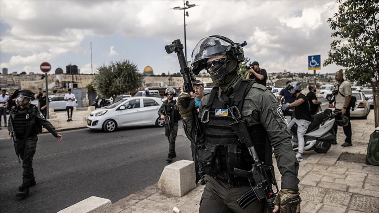 İsrail güçleri, Batı Şeria'nın Azun kasabasında çok sayıda kişiyi gözaltına aldı