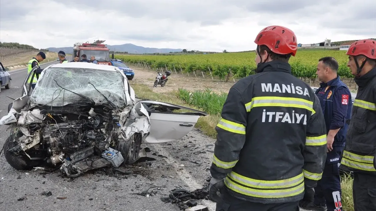 Manisa'da trafik kazasında Turgutlu Ticaret ve Sanayi Odası Başkanı ile 2 kişi yaralandı