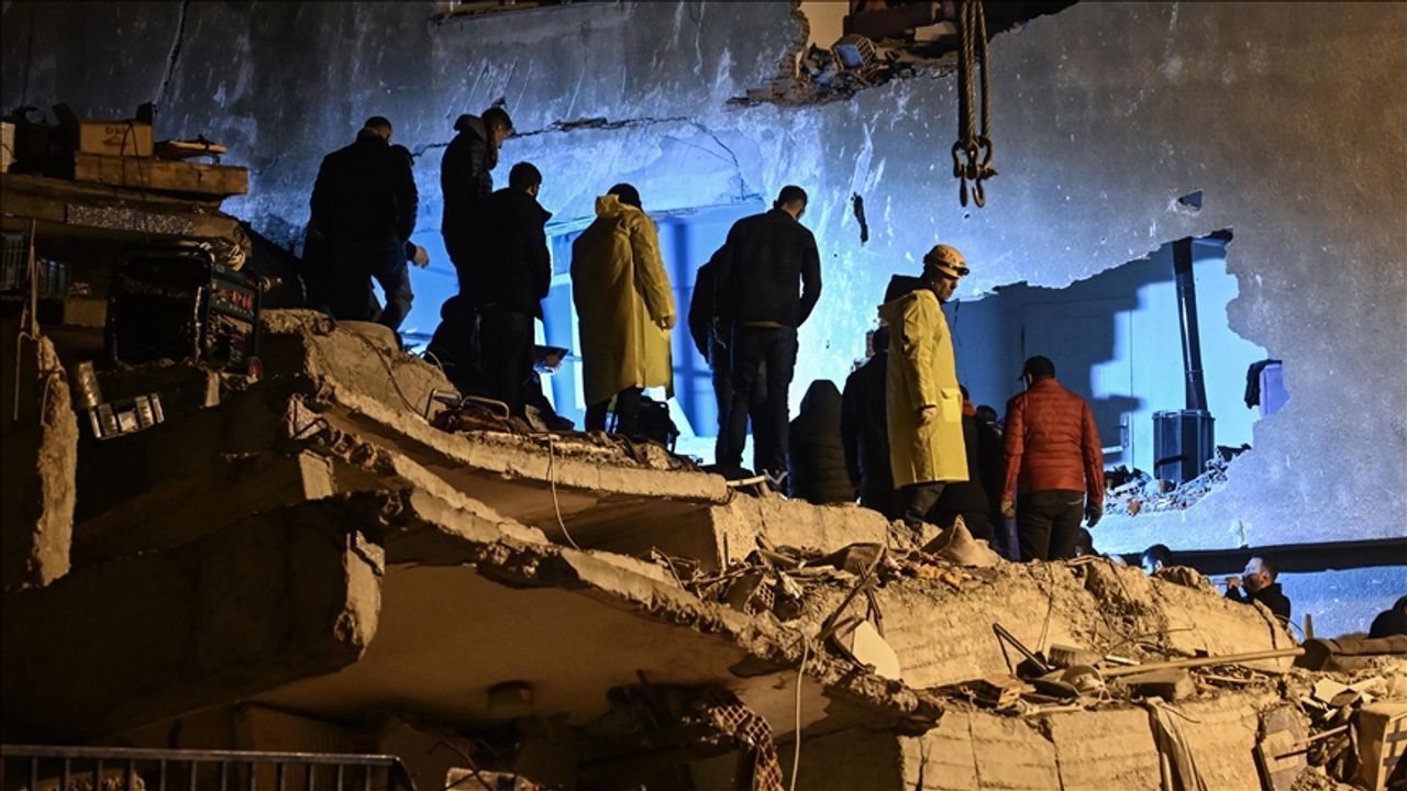 Depremde yıkılan Dündar Apartmanı'nın  2 müteahhidine 13 yıl 4'er ay hapis cezası