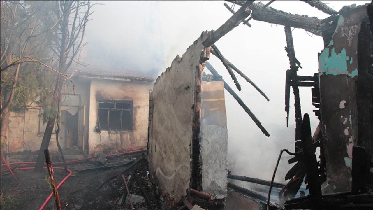 Beypazarı'nda tarihi evlerin bulunduğu mahalledeki 5 konak yandı