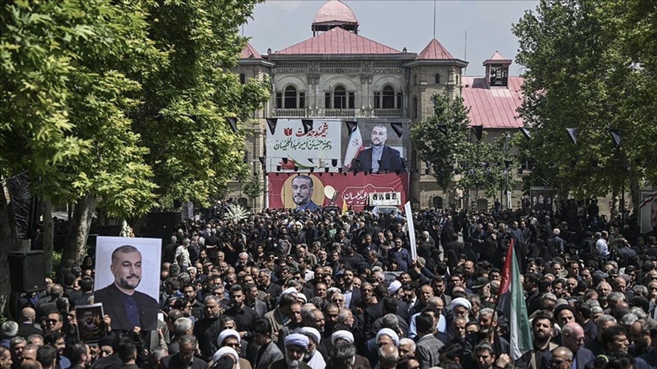 İran Dışişleri Bakanı için Tahran'da cenaze töreni yapıldı