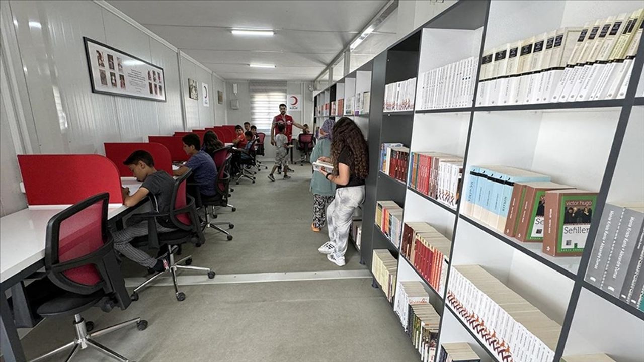 Türk Kızılayın 100. Yıl Kütüphanesi depremzedelere hizmet verdi