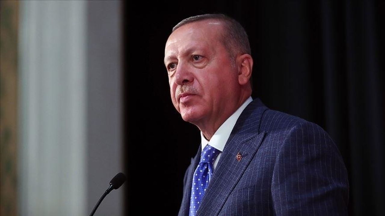 Cumhurbaşkanı Erdoğan, Mete Gazoz'u telefonla arayarak tebrik etti