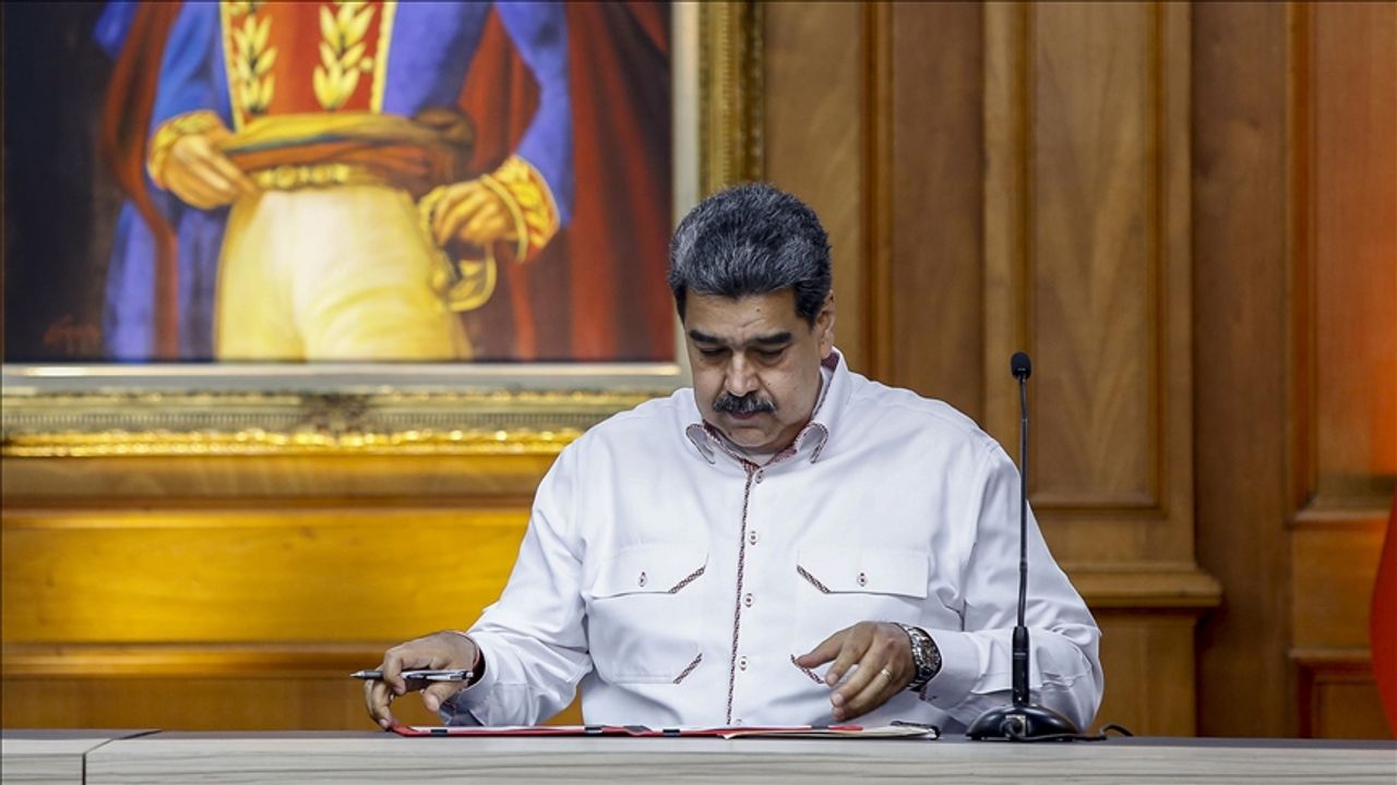 Maduro, Türkiye'yle imzalanmış olan anlaşmayı canlı yayında onayladı