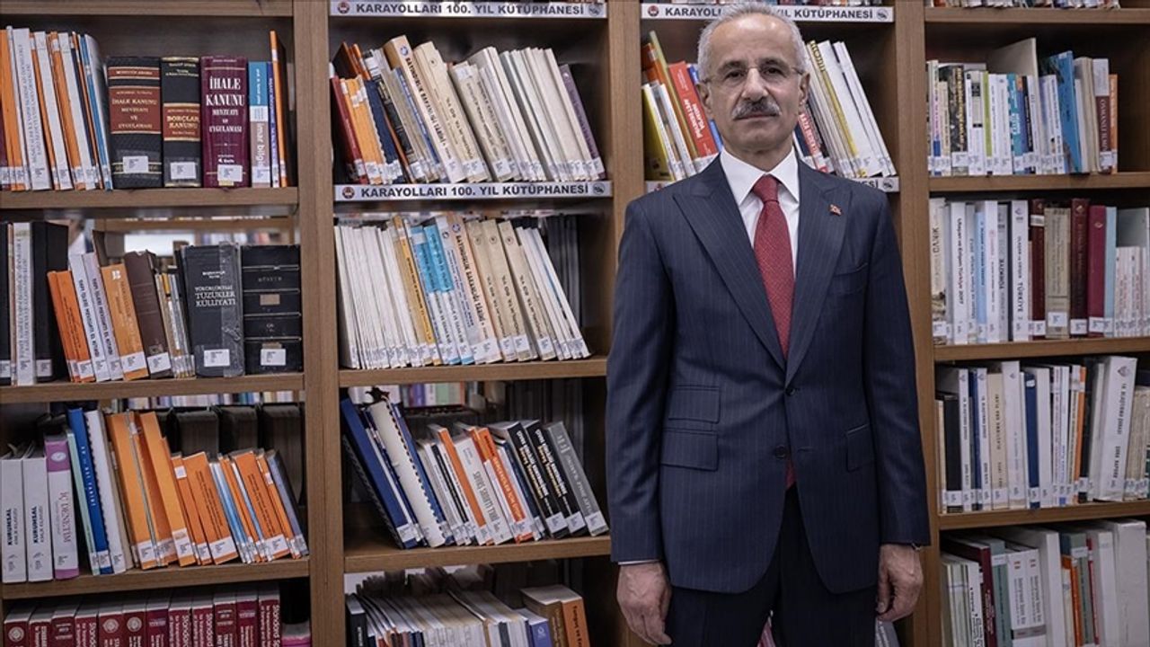 Bakan Uraloğlu, Karayolları 100. Yıl Kütüphanesi'ni açtı
