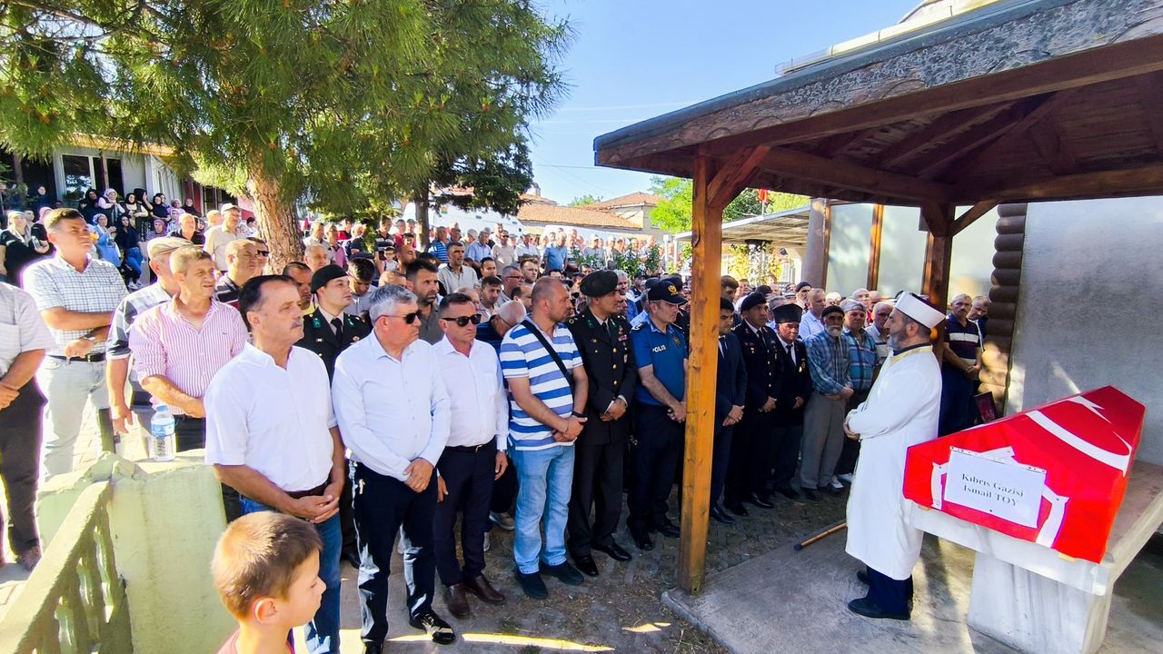 Kıbrıs gazisi İsmail Toy, memleketi Kırklareli'nde son yolculuğuna uğurlandı