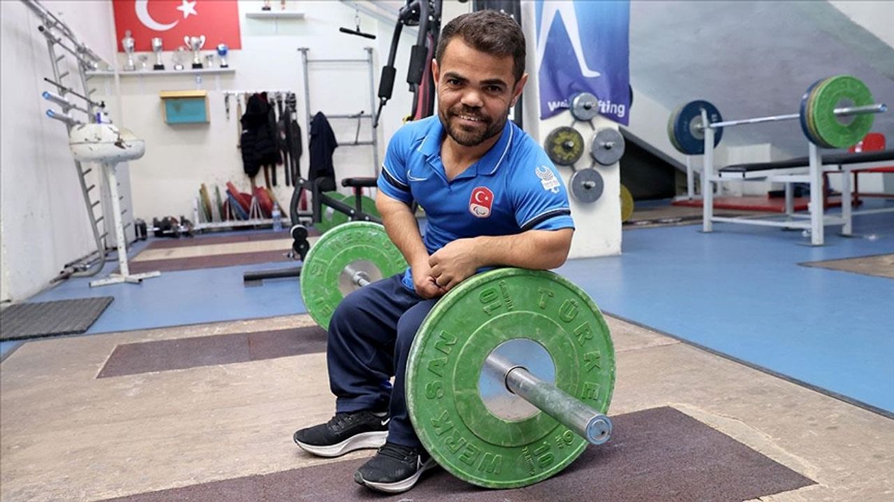 Milli para halterci Abdullah Kayapınar'dan Dünya Kupası'nda gümüş madalya