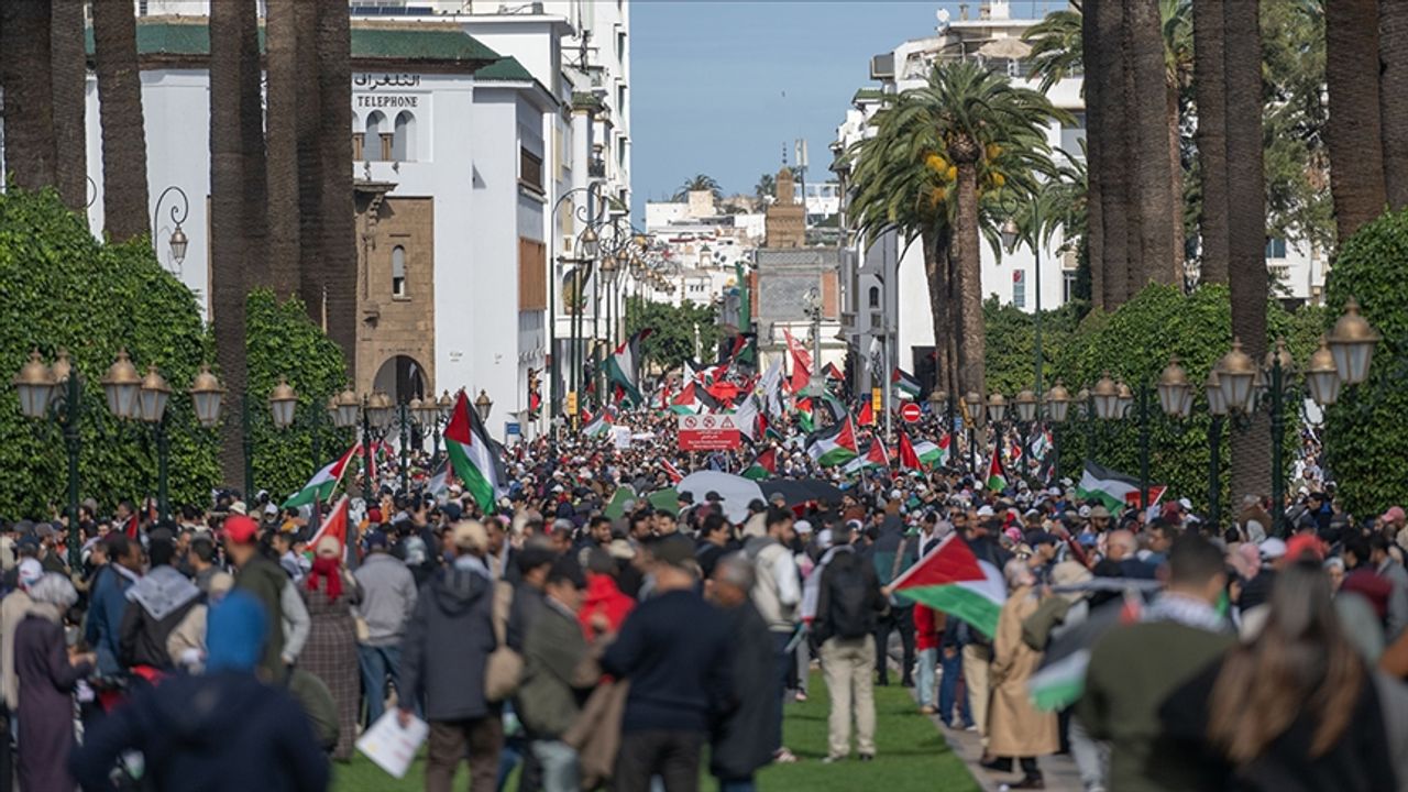 Fas'ın Tanca kentinde yüzlerce kişi Gazze'ye destek yürüyüşü düzenledi