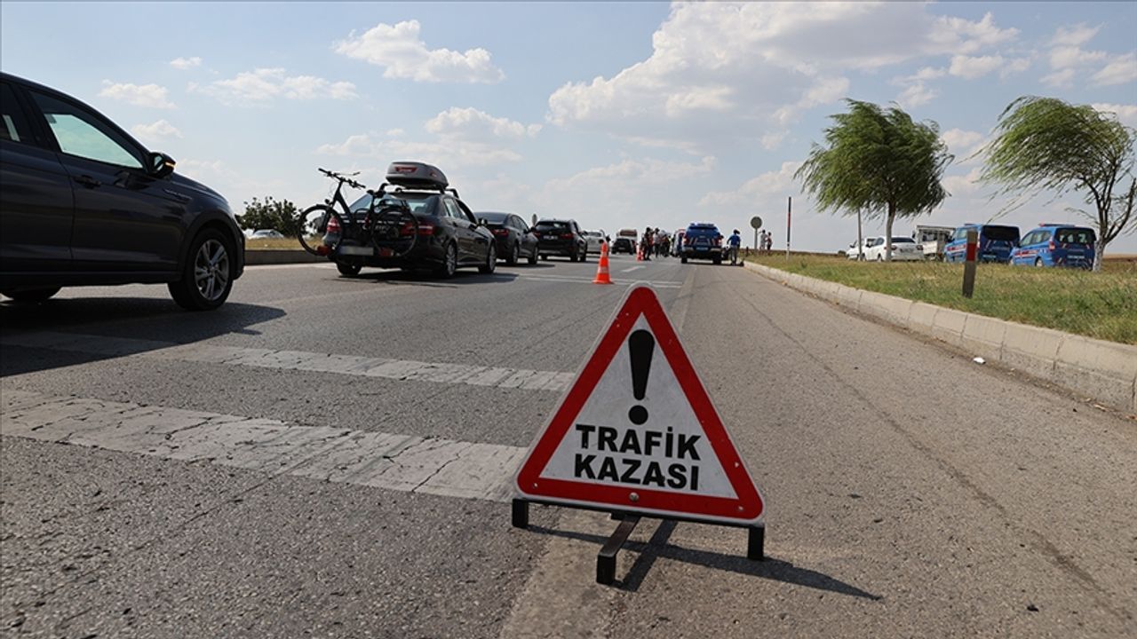 Ataşehir'de meydana gelen trafik kazasında 3 kişi yaralandı