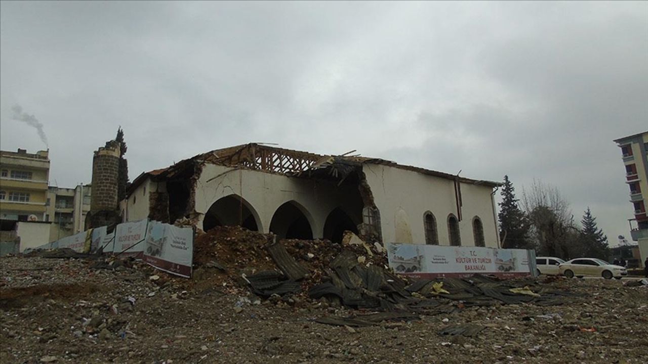 Depremlerde zarar gören 159 yıllık cami yeniden ayağa kaldırılıyor