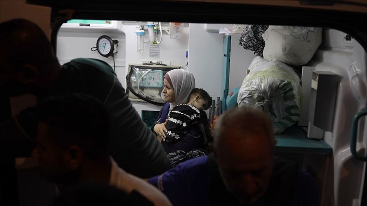 DSÖ, durumu kritik 6 çocuğu Gazze'nin güneyine nakletti