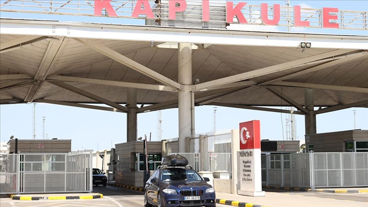 Gurbetçilerin yorgunluğu sınırda Türk bayrağını görünce bitiyor