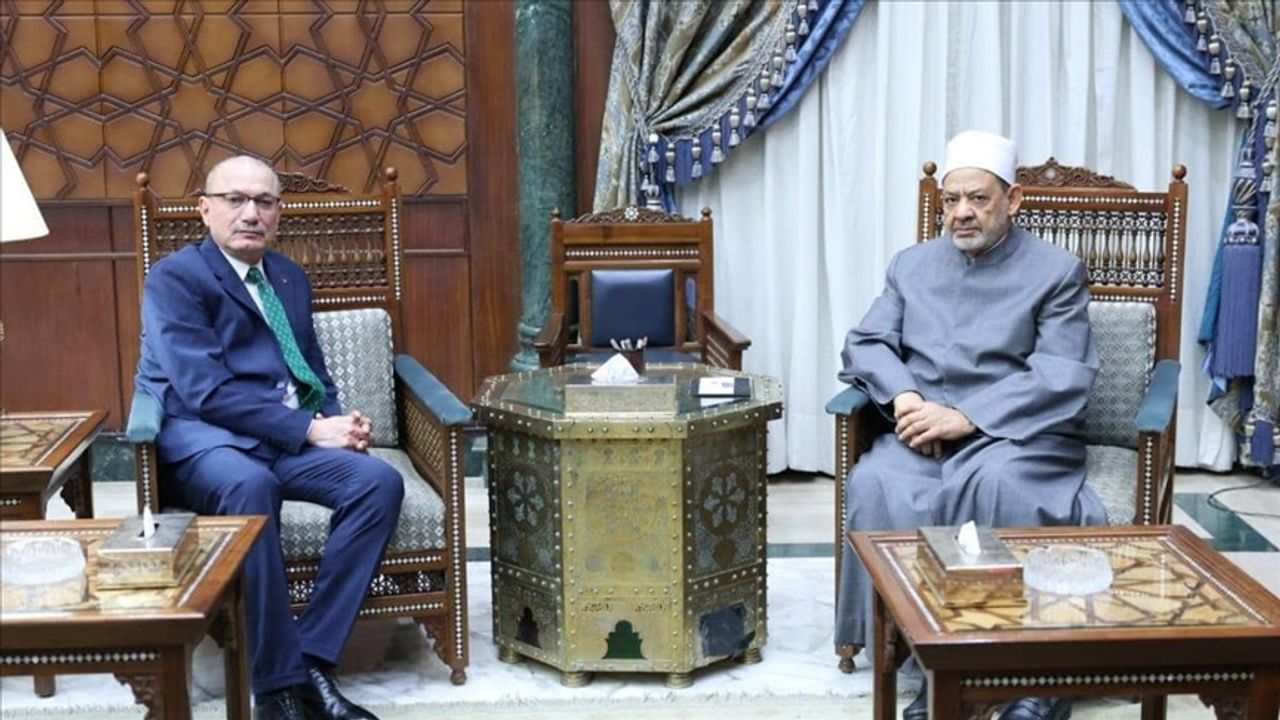 Türkiye'nin Kahire Büyükelçisi Şen, Ezher Şeyhi Tayyib ile görüştü