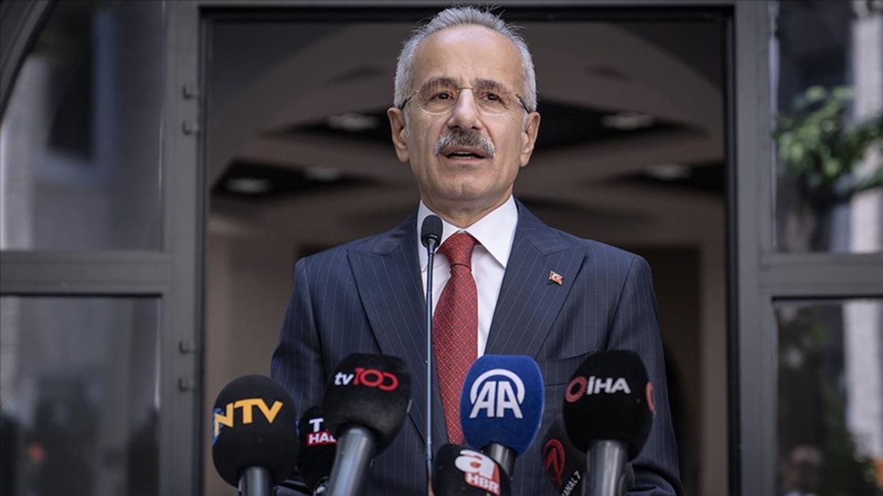 Bakan Uraloğlu, Antalya Havalimanı'nda uçuş ve yolcu sayısı rekoru kırıldığını bildirdi