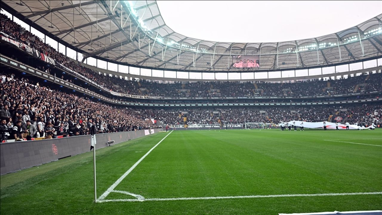Beşiktaş'ta Tüpraş Stadyumu'nun zemin yenileme çalışmaları başladı