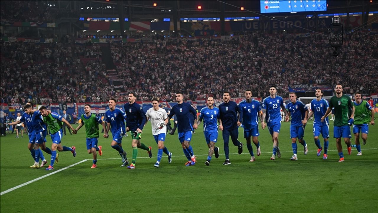 İtalya, son dakika golüyle turladı