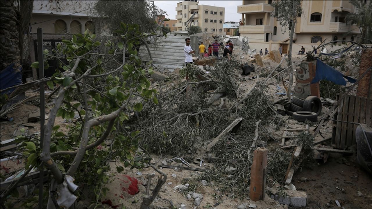 İsrail'in Gazze'ye saldırısında Nusayrat Belediye Başkanı dahil en az 5 kişi öldü