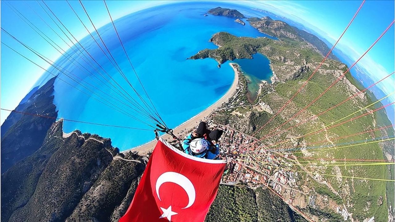Bayram tatilinde Babadağ'dan 7 bin 117 kişi yamaç paraşütüyle uçtu