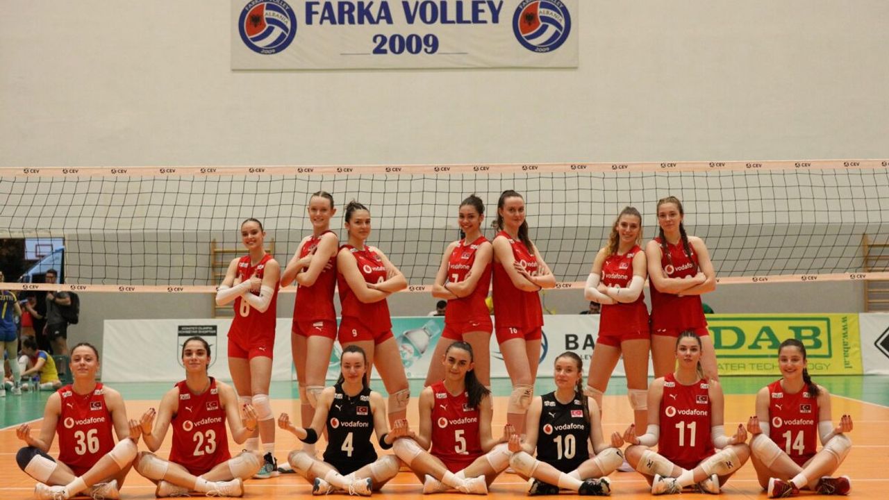 U18 Kadın Milli Voleybol Takımı, Balkan Şampiyonası'nda finale yükseldi