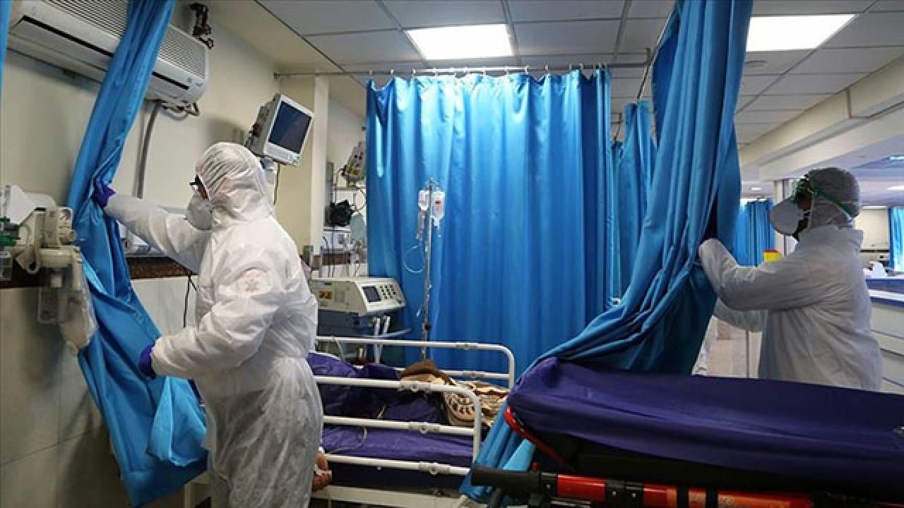 Yunanistan'da Kovid-19 nedeniyle hastaneye yatanların sayısı arttı