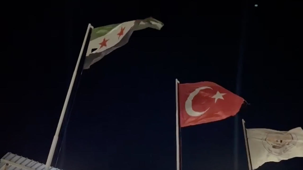 Suriye Milli Ordusu, Türk bayrağını göndere çekerek 
