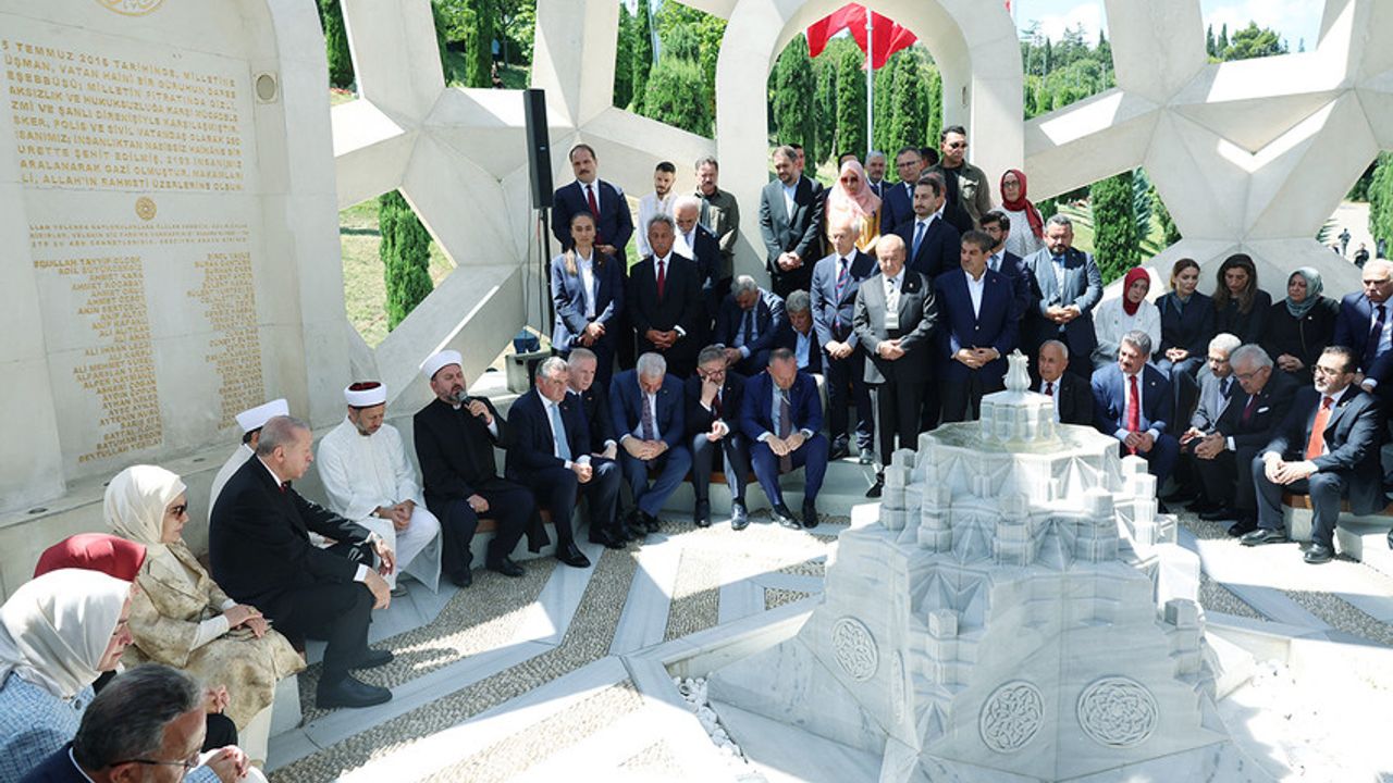 Cumhurbaşkanı Erdoğan, 15 Temmuz Şehitler Makamı'nı ziyaret etti