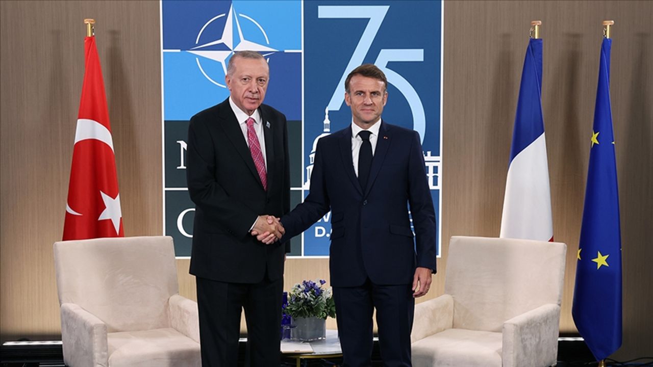 Cumhurbaşkanı Erdoğan, Macron ile bir araya geldi