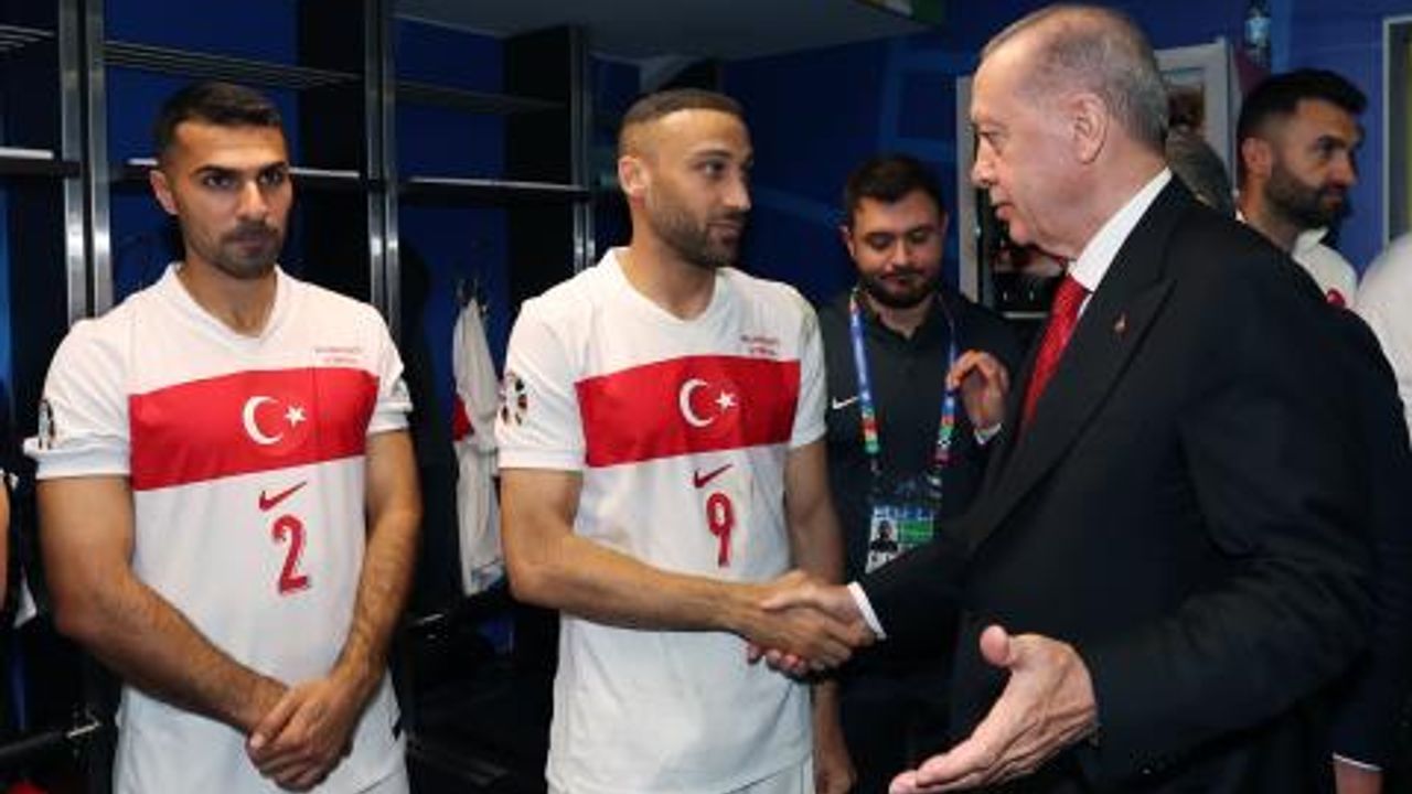 Cumhurbaşkanı Erdoğan, Milli futbolcuları tebrik etti