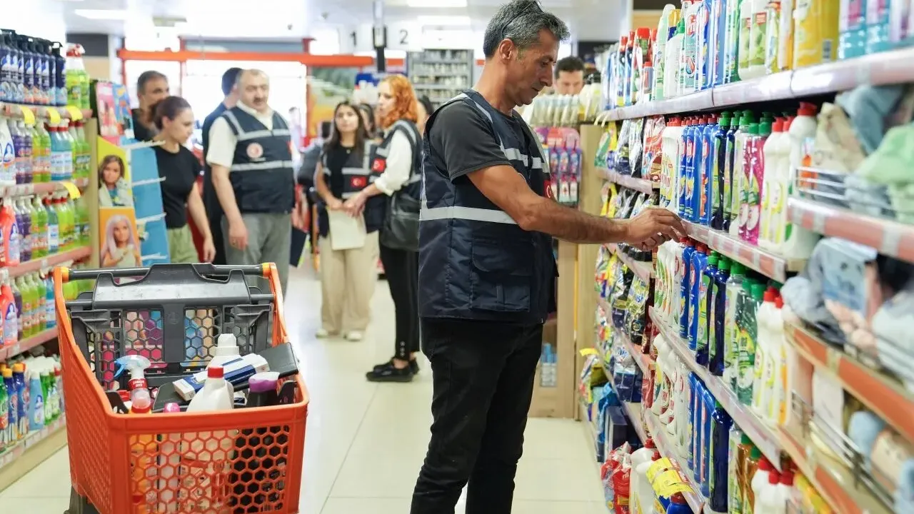Ticaret Bakanlığı ekipleri İstanbul'da market ve restoranları denetledi