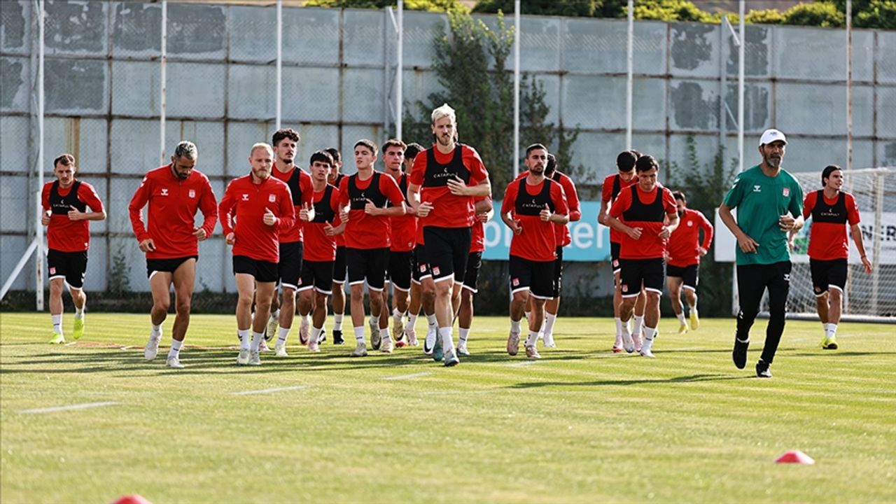 Sivasspor, Süper Lig'de yarın Trabzonspor'u konuk edecek