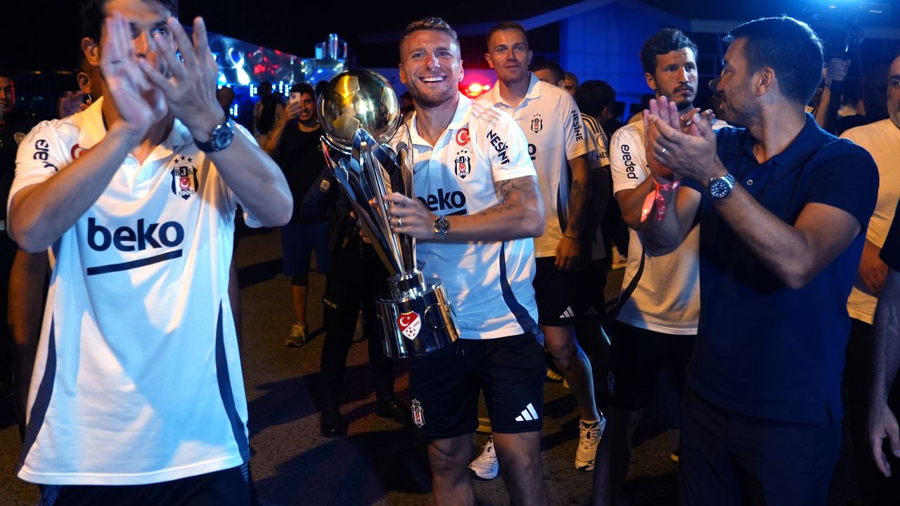 Süper Kupa şampiyonu Beşiktaş'a Ümraniye'de coşkulu karşılama