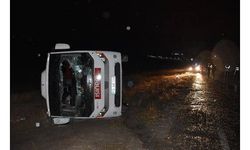 Doğu gezisine katılan sağlıkçıların midibüsü devrildi: 1 doktor öldü, 24 yaralı 