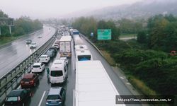 Sakarya'da 27 araçlı zincirleme kazalar: 3'ü ağır 17 yaralı