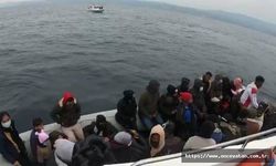 Ayvacık açıklarında, lastik bottaki 40 kaçak göçmen kurtarıldı